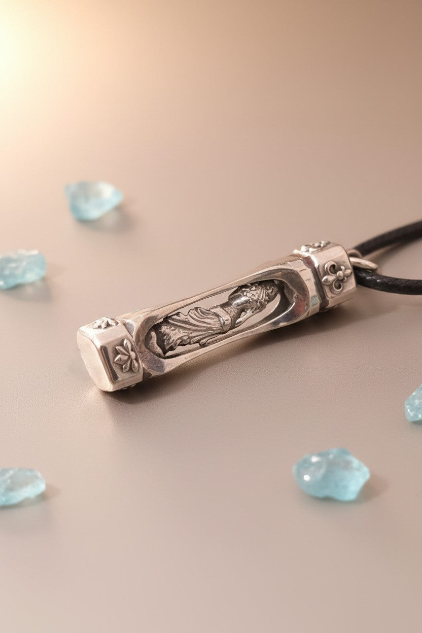 charm pendant: aphrodite